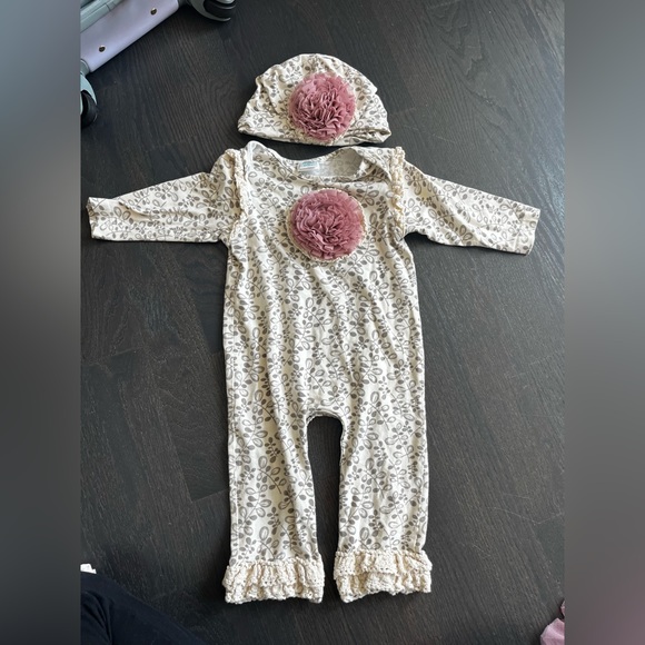 Peaches and cream, 24 month one piece with matching hat - Picture 1 of 1